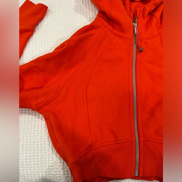 Lululemon cropped zippered jacket - size 6 - like new - Picture 4 of 10